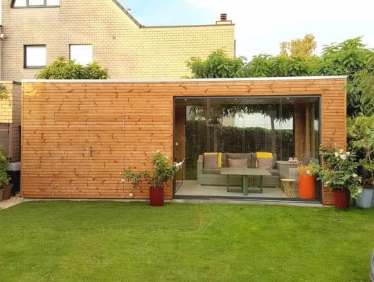 gaardenhaischen-gartenhaus-abri de jardin-chalet-pavillon-gartenlaube-carport-garten-jardin-holzkonstruktion-construction en bois-decodesign-holzständerbau-ossature en bois-glasschiebeelemente-vitres éléments coulissants-flachdach-toit plat