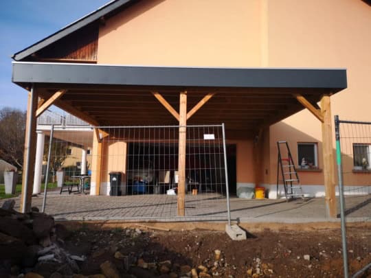 cosmos-grandcasa-carport-holzkonstruktion-construction en bois-flachdach-toit plat