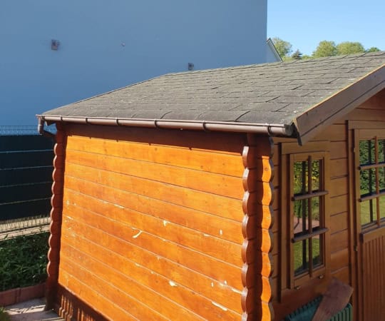 reparatur daach gaardenhaischen-reparatur dach gartenhaus-réparation toit abri de jardin-instandsetzungsarbeiten holzhaus