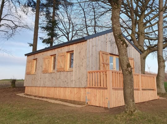 reparatur gaardenhaischen-reparatur gartenhaus-réparation abri de jardin-instandsetzungsarbeiten holzhaus