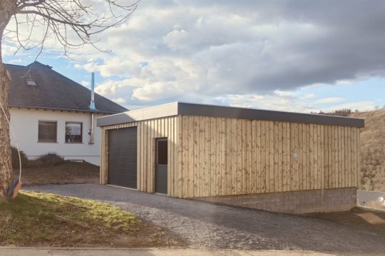 cosmos-grandcasa-garage-holzkonstruktion-construction en bois-flachdach-toit plat