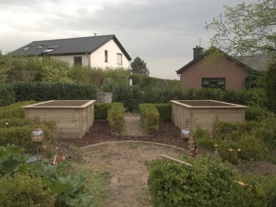héichbeet-hochbeet-potager surélevé-op mooß-auf maß-sur mesure-holz-bois-gaard-garten-jardin-geméisubau-gemüseanbau-culture maraichère