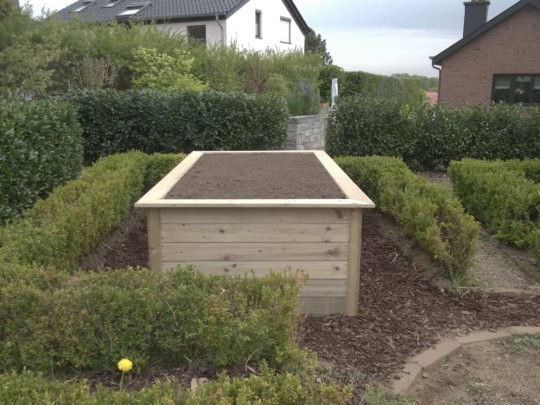 héichbeet-hochbeet-potager surélevé-op mooß-auf maß-sur mesure-holz-bois-gaard-garten-jardin-geméisubau-gemüseanbau-culture maraichère