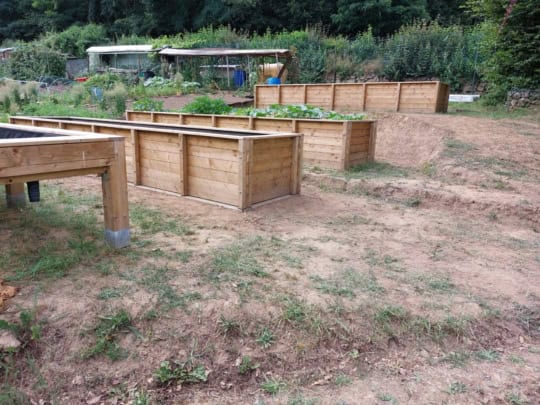 héichbeet-hochbeet-potager surélevé-op mooß-auf maß-sur mesure-holz-bois-gaard-garten-jardin-geméisubau-gemüseanbau-culture maraichère