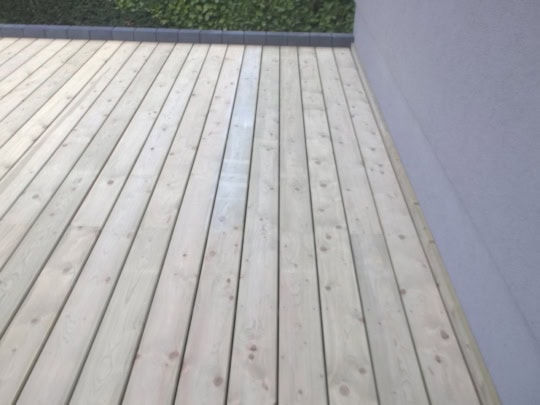 terrass-terrasse-holzterrasse-terrasse en bois-fichte-épicéa-gaard-garten-jardin-alentours