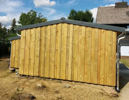 reparatur gaardenhaischen-reparatur gartenhaus-réparation abri de jardin-instandsetzungsarbeiten holzhaus