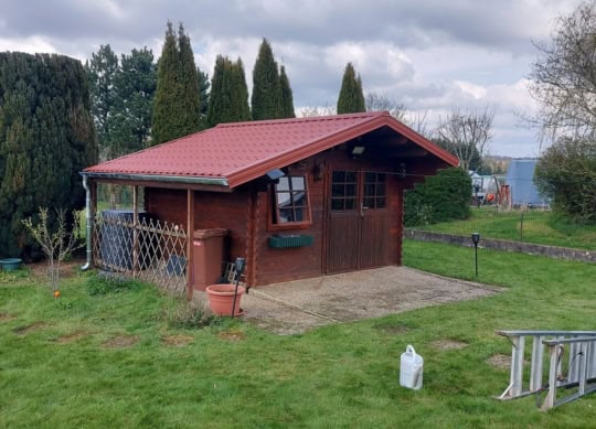 reparatur daach gaardenhaischen-reparatur dach gartenhaus-réparation toit abri de jardin-instandsetzungsarbeiten holzhaus-daachandeckung blech-dacheindeckung blech-couverture toit tôle