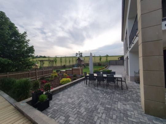 terrass-terrasse-verbundsteine-verbundsténg-pierres composites-gaard-garten-jardin-alentours